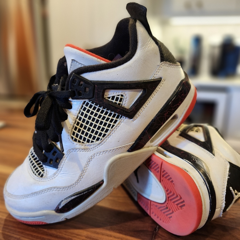 Jordan 4 Retro (youth size 5)